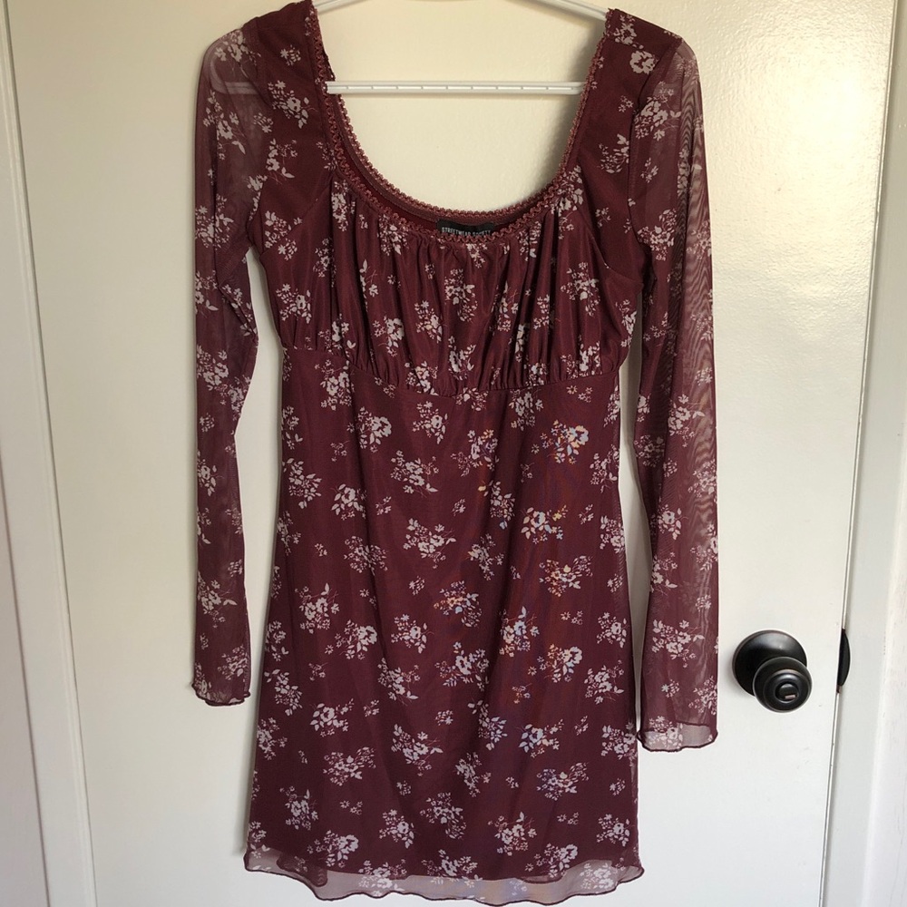 Maroon Floral Dress — Mesh Sleeves — Ruched Chest — Never worn 🤍 NWT!